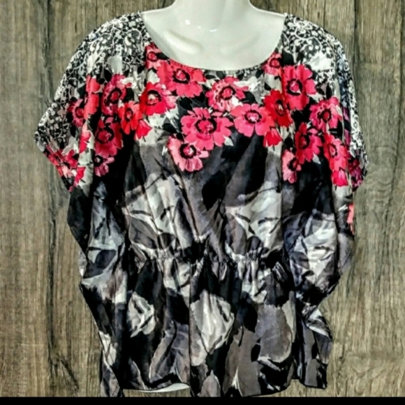 IZ Byer Top Size Medium Floral Batwing Smocked - Picture 4 of 12